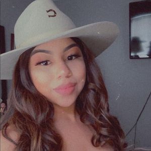 Meet your Posher, Sylvia